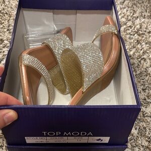 TOP Moda Women's Sparkling Silver heels 7 1/2 - new